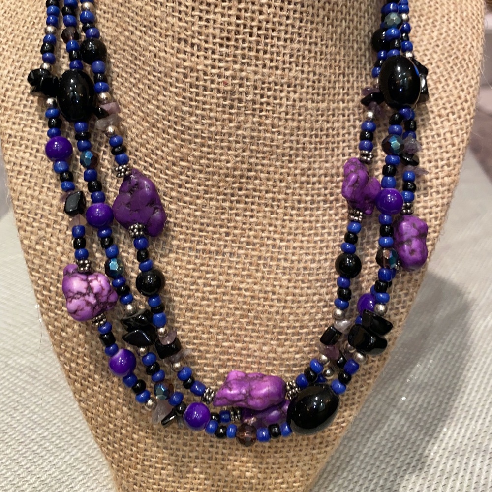 TRIPLE STRAND BEADED CHOKER NECKLACE
